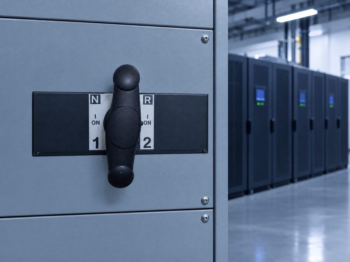 Conmutador de transferencia entre red, SAI y grupo electrógeno